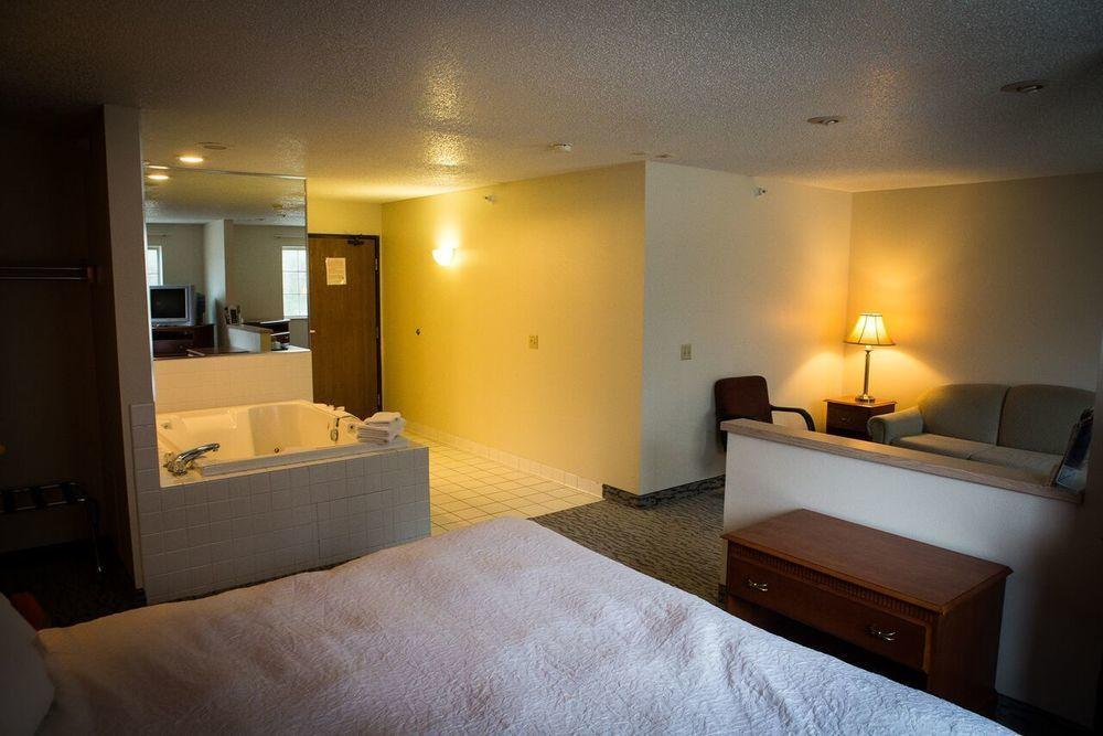 Regency Inn & Suites Anoka Exteriér fotografie